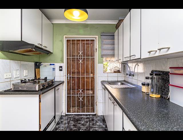 2 BEDROOM HOUSE FOR SALE IN CRESSLAWN